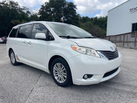 2015 Toyota Sienna Xle 8-passenger